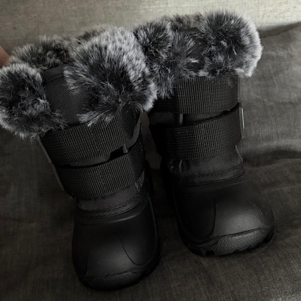 NWOT Stylish Black Kids Winter Boots with Faux Fur